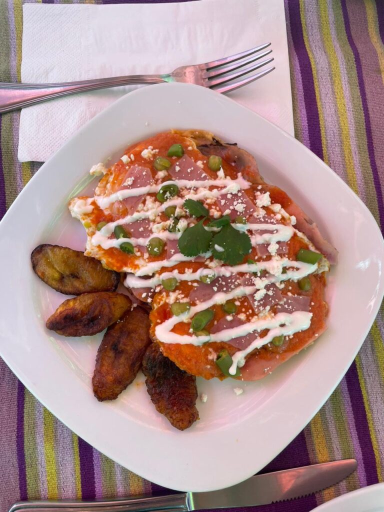 Huevos motuleños